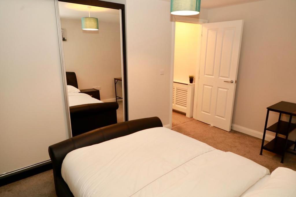 Lovely 2- Bedroom In Apartment