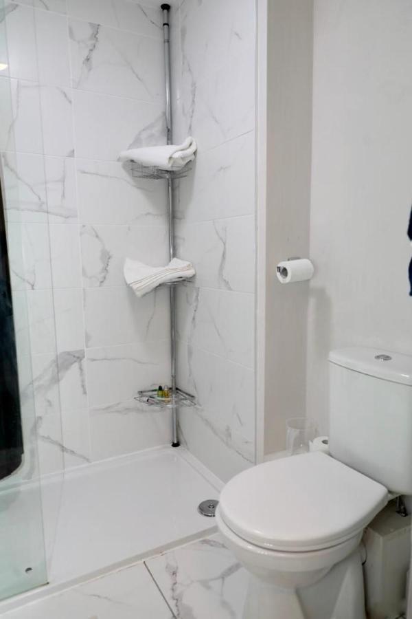 Lovely 2- Bedroom In Apartment