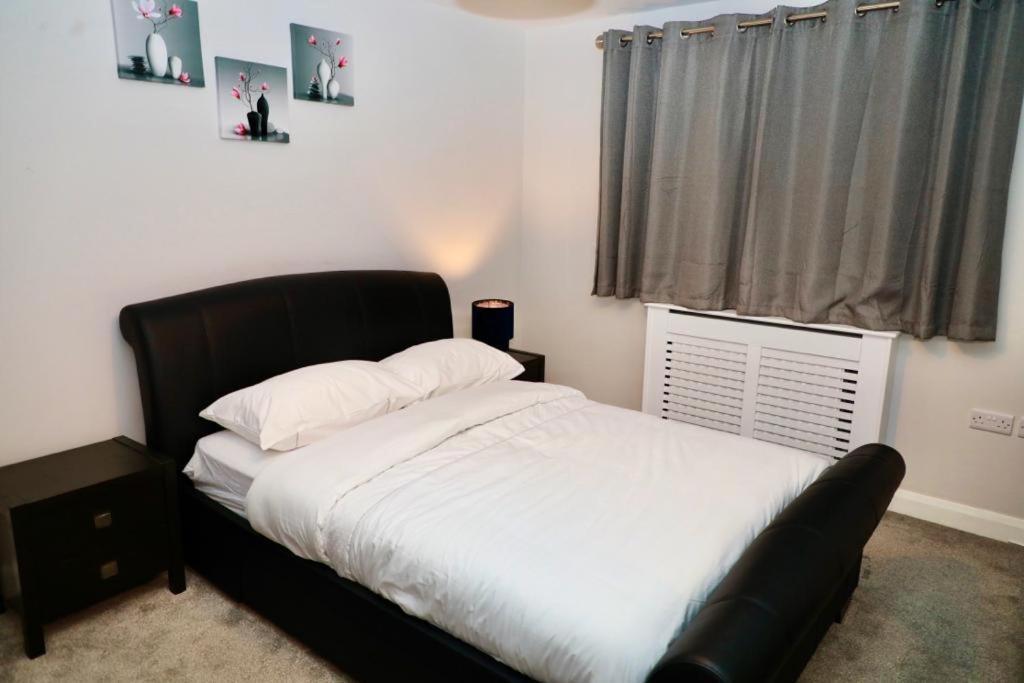 Apartment Lovely 2- Bedroom In