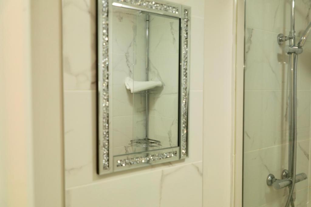 Lovely 2- Bedroom In Apartment *