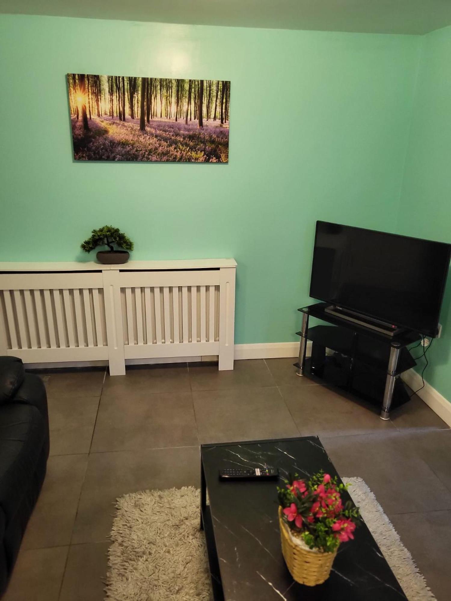 Lovely 2- Bedroom In