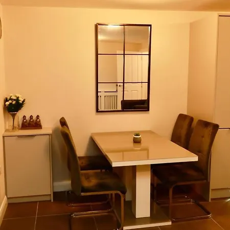 Lovely 2- Bedroom Apartment In Belfast Exterior photo