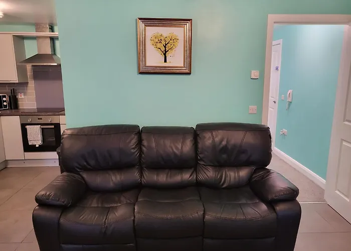Lovely 2- Bedroom Apartment In Belfast