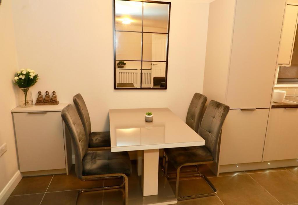 Lovely 2- Bedroom In *
